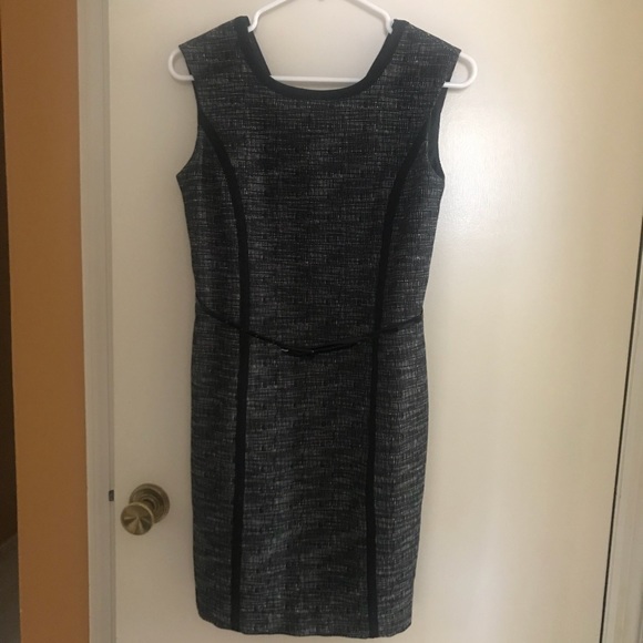 Stylish sleeveless sheath - Picture 1 of 2